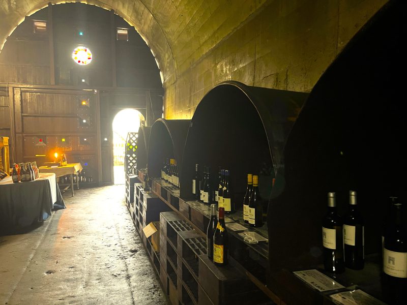 トンネルの中にあるワインセラー